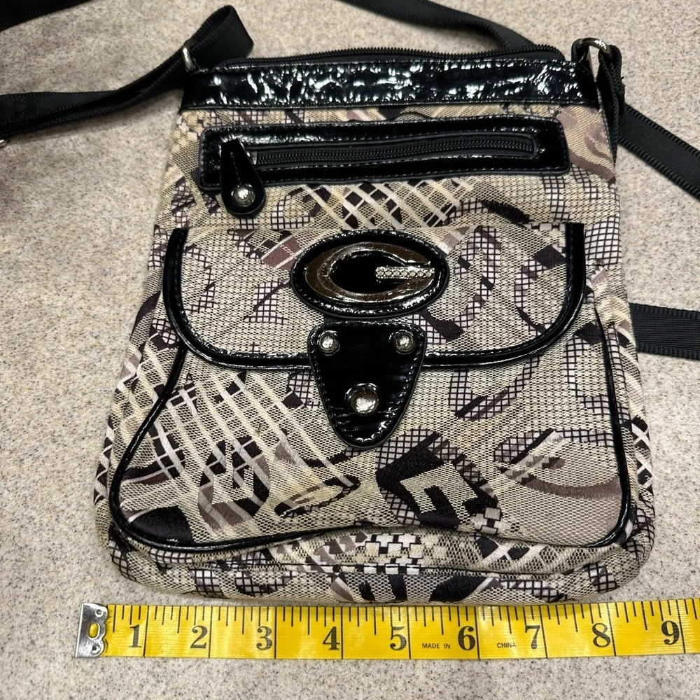 Guess cross body purse purple/white/cream black and silver accents - Picture 2 of 14
